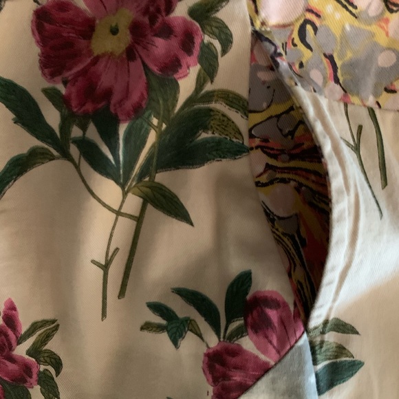 Very adorable mini skirt with floral print !! - Picture 4 of 5